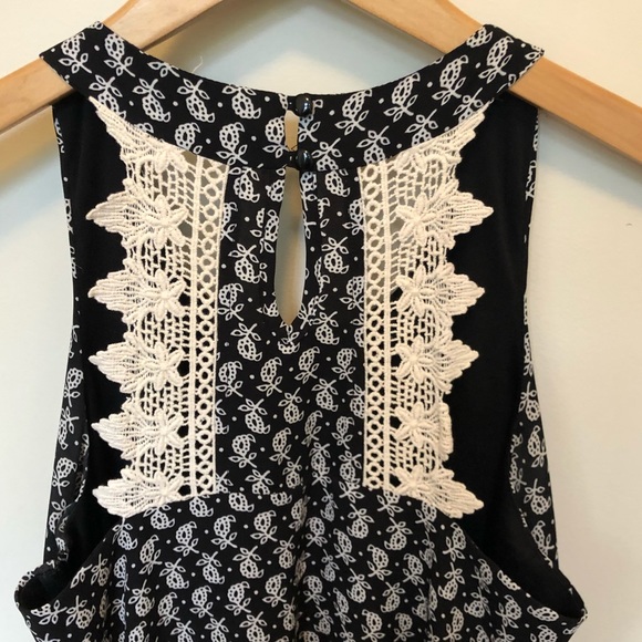 Basil Lola Shift Printed Dress with Boho Lace Detail - Picture 4 of 5